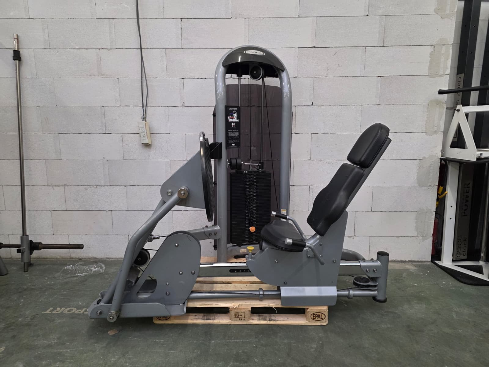 ÉQUIPEMENT DE FITNESS MATRIX AURA G3, Enlèvement, Comme neuf