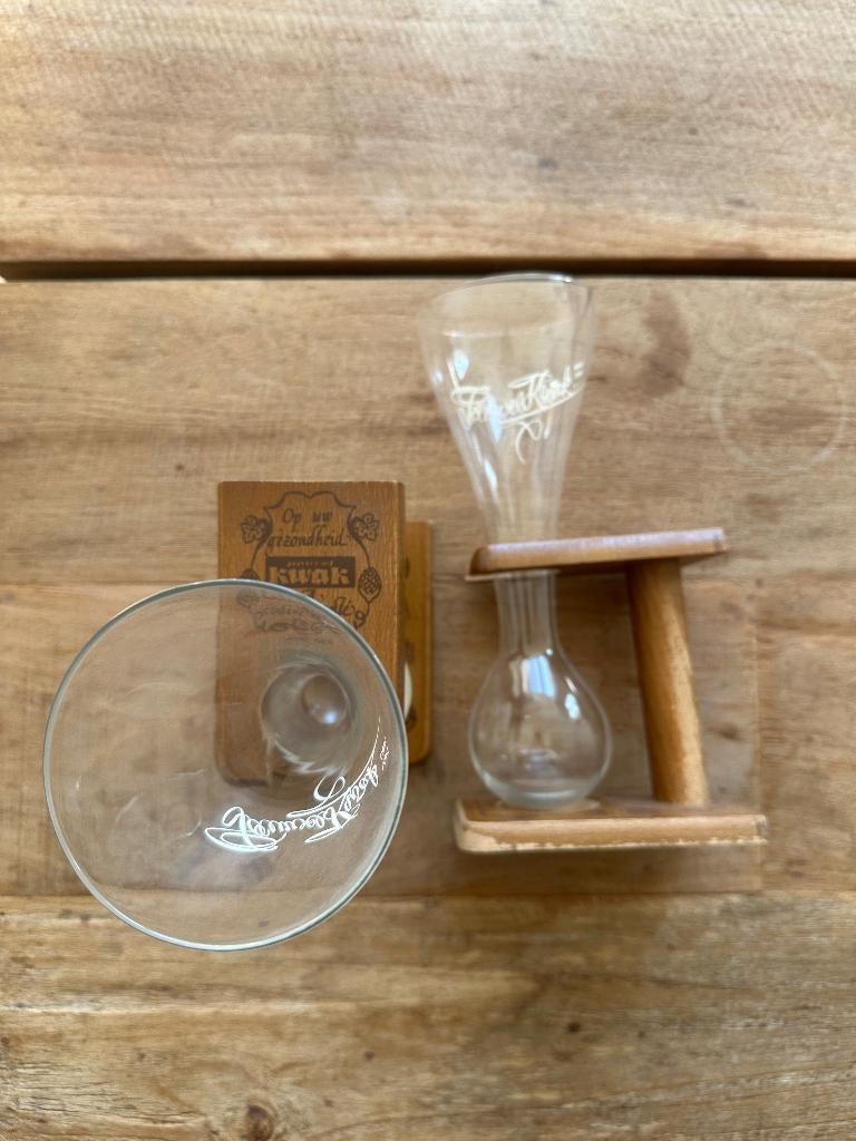 Pauwel Kwak bierglazen (2x) met houten standaard, Ophalen of Verzenden, Gebruikt, Glas of Glazen