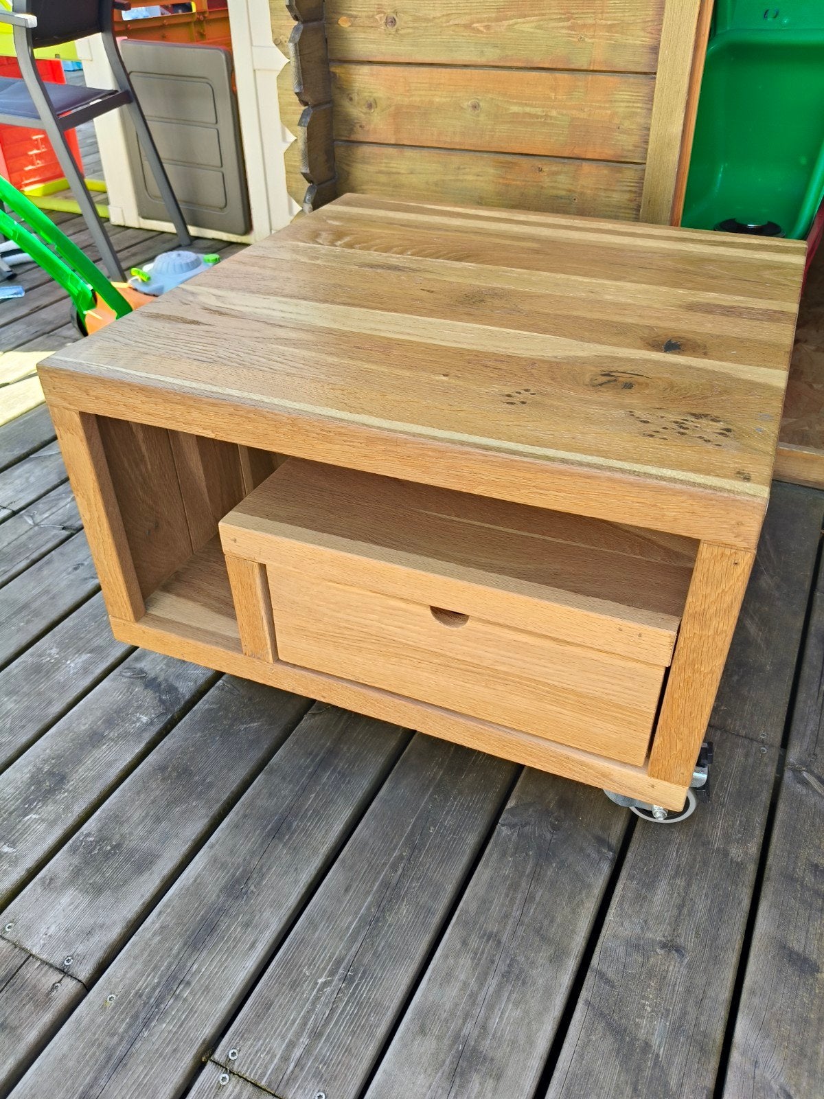Tables d'appoint sur roulettes, Enlèvement