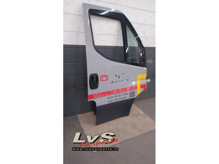Portier 2Deurs rechts van een Iveco New Daily (52221), Gebruikt, -, -, Ophalen of Verzenden