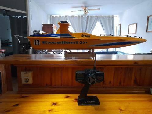 Zeer snelle RC NQD Spurt Nitro Powerboat. Inc extra s, Hobby & Loisirs créatifs, Modélisme | Bateaux & Navires, Enlèvement, Comme neuf