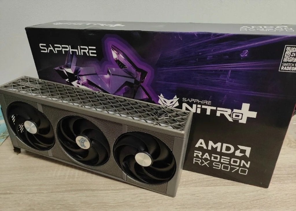 Radeon RX 9070 NITRO+ GAMING OC 16GB, Computers en Software, Videokaarten, Ophalen of Verzenden, Zo goed als nieuw, Overige soorten