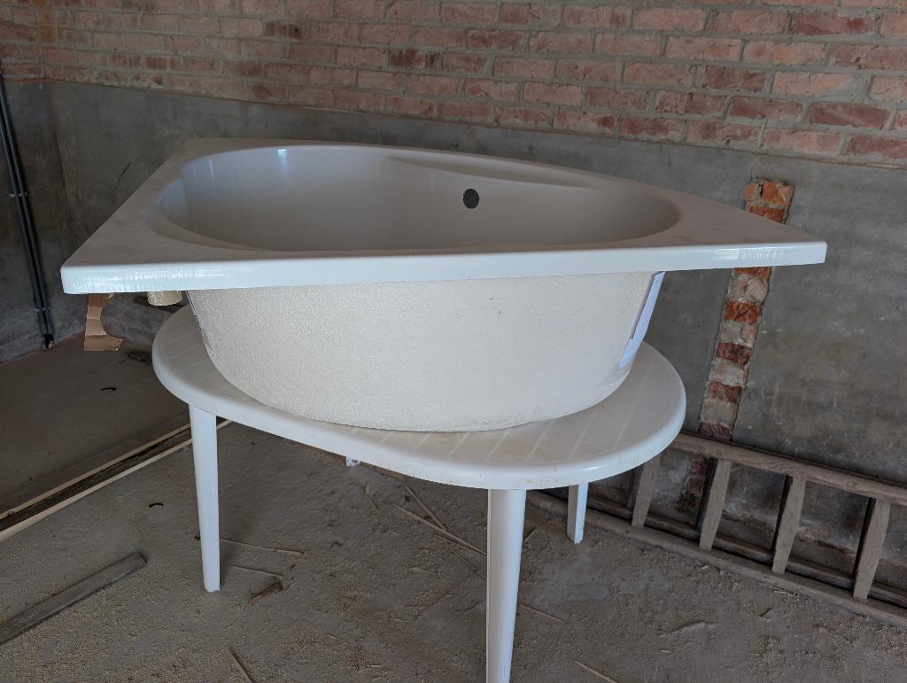 Hoekbad halfrond 120 x 120 cm exclusief voorpaneel, Huis en Inrichting, Badkamer | Badkamermeubels, Ophalen, 100 tot 150 cm, 75 cm of meer