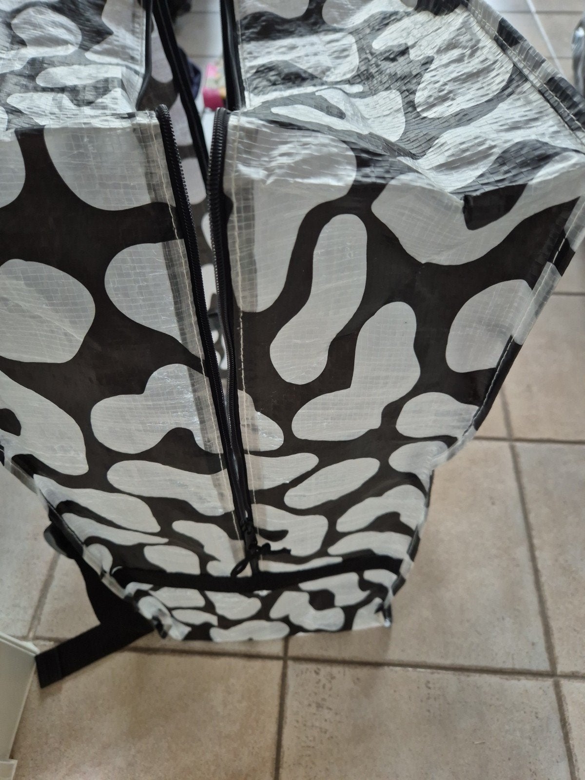 Opbergzakken  2 zwart wit en 3 roze!, Kleding | Dames, Dames-kledingpakketten, Ophalen