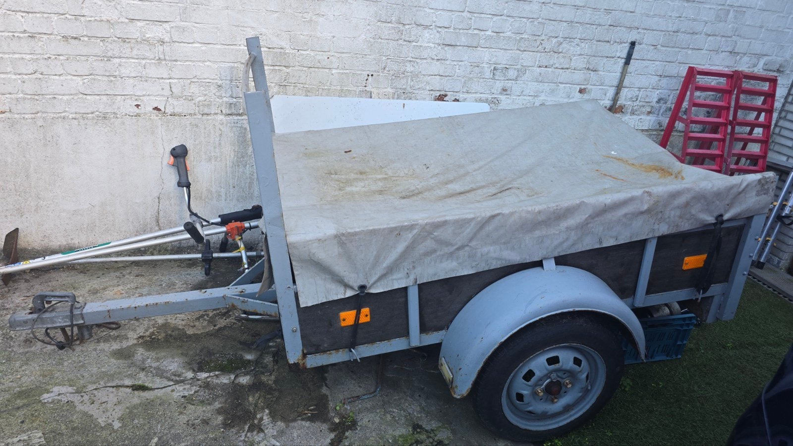 Aanhangwagen te koop, Enlèvement