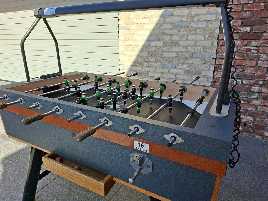 Een nette voetbaltafel met lamp., Enlèvement, Utilisé