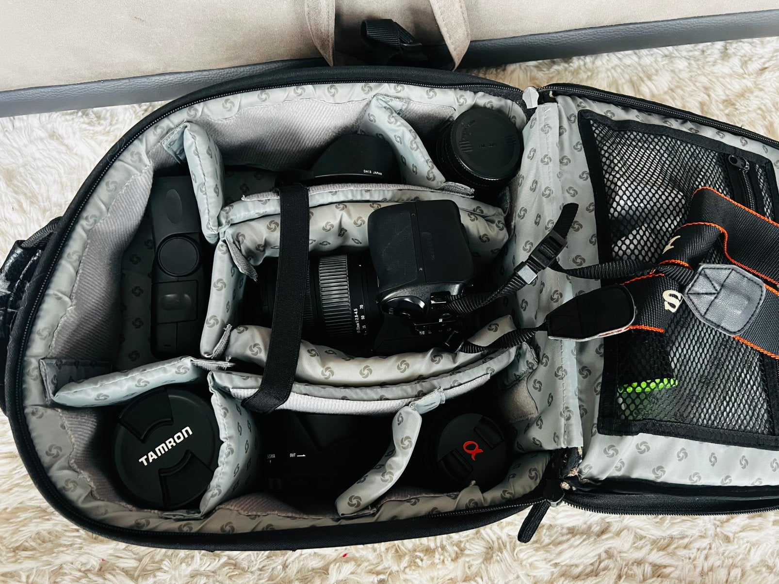 Sony Alpha A300 DSLR camera met 4 lenzen en flitser, Enlèvement ou Envoi, Utilisé