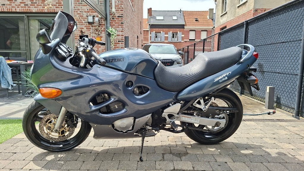 SUZUKI GSX 750F BWJ 2001 36700 KM CONTROLE VIERGE !!, Motos, Motos | Suzuki, Occasion, Plus de 35 kW, Permis Moto A1 minimum, Particulier