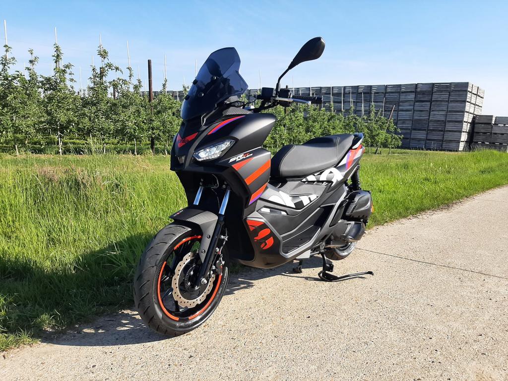 Aprilia SR GT replica 125 Special GP Edition, Motoren, Scooter, Gebruikt, Particulier, 125 cc