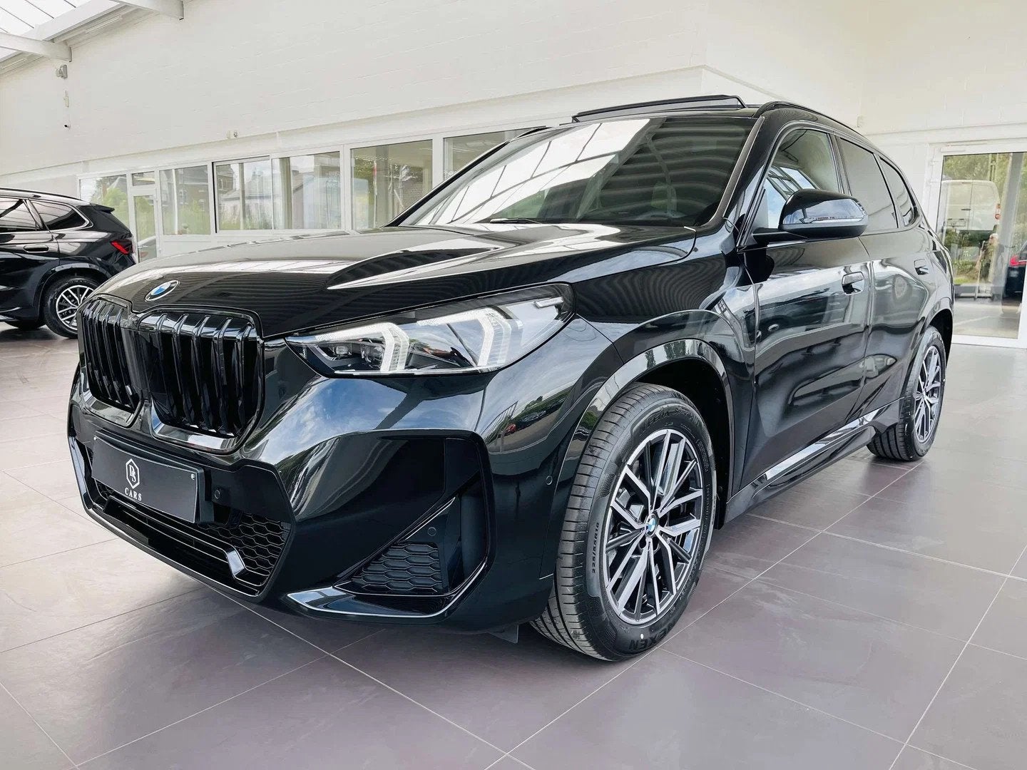 BMW X1 1.5iA sDrive18 * GARANTIE + TOIT PANO + PACK M + LED, Autos, Achat, Entreprise, 5 portes, 5 places
