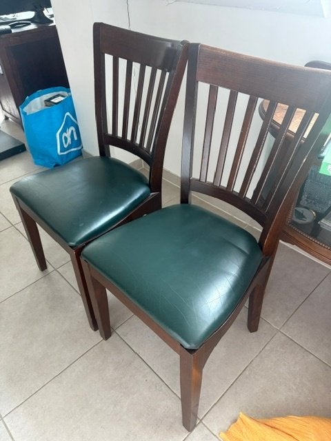 Chaises en bois robustes avec revêtement en cuir vert, Maison & Meubles, Brun, Enlèvement, Antiek / vintage, Bois