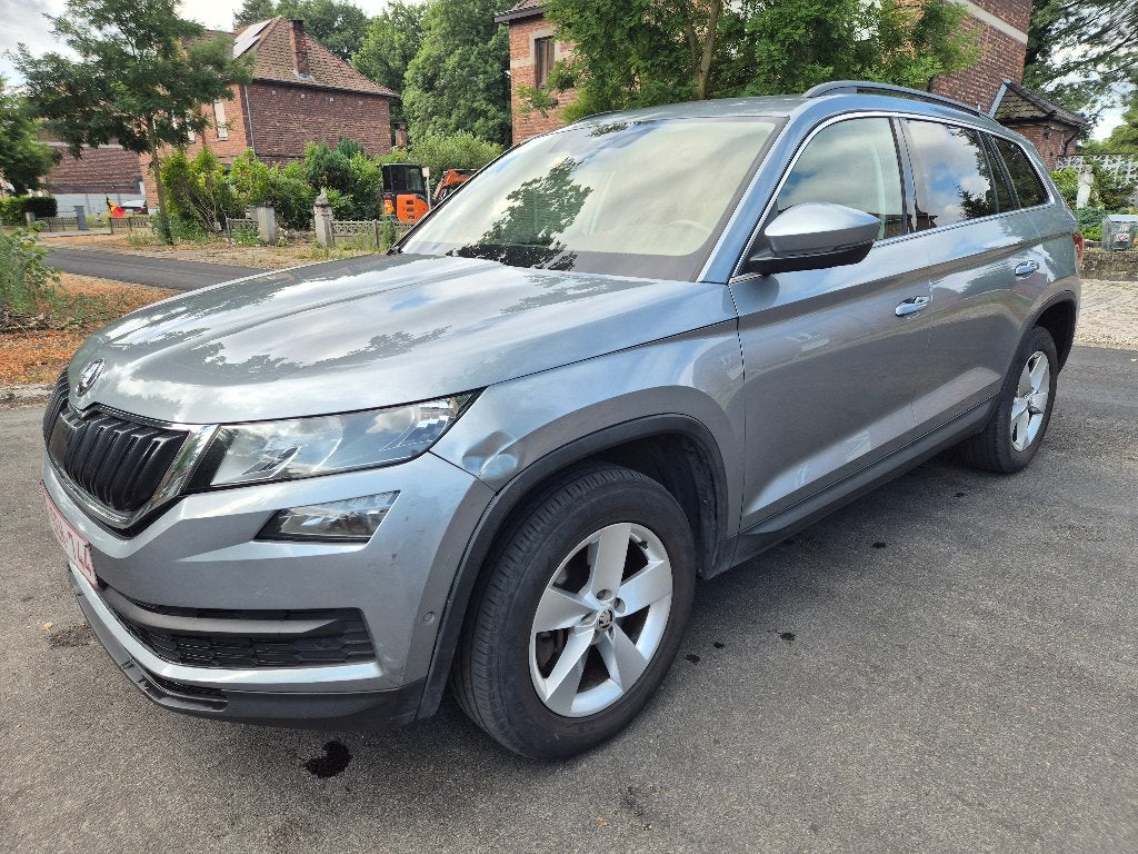 SKODA KODIAQ AUTOMAAT-7 ZETELS-PANO-180PK-ADAP.CRUISE-4X4, Auto's, Dealer onderhouden, Euro 6, 7 zetels, SUV of Terreinwagen