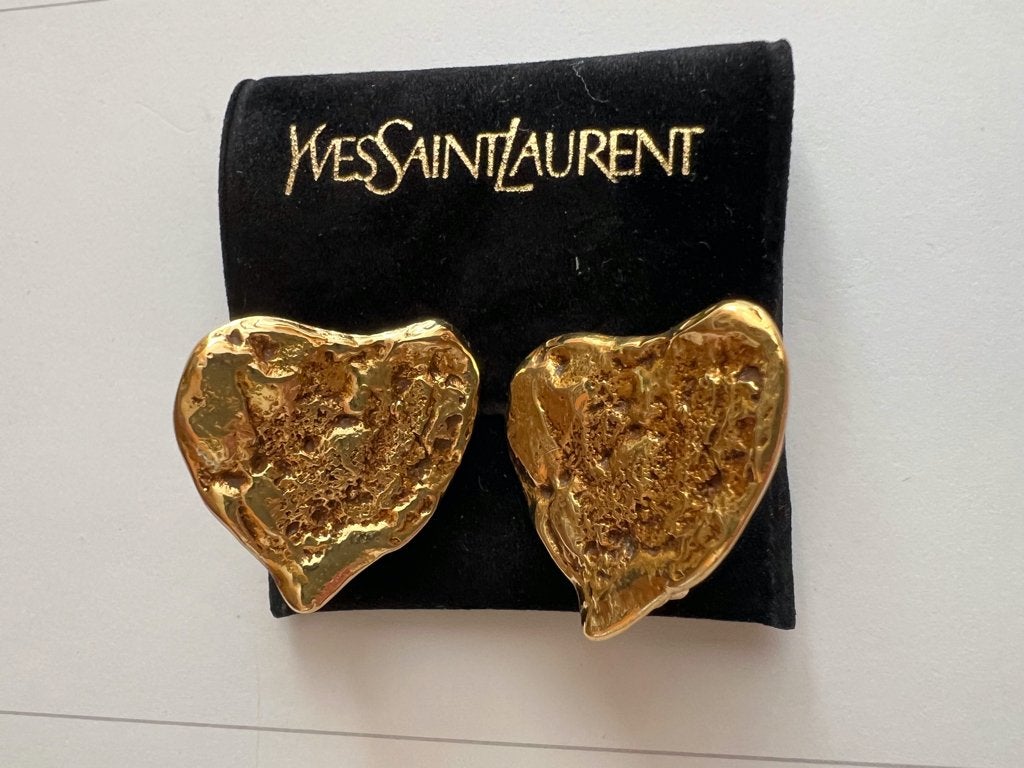 Boucles d'oreilles coeurs dorées YSL, Handtassen en Accessoires, Ophalen, Nieuw, Overige kleuren, Overige materialen