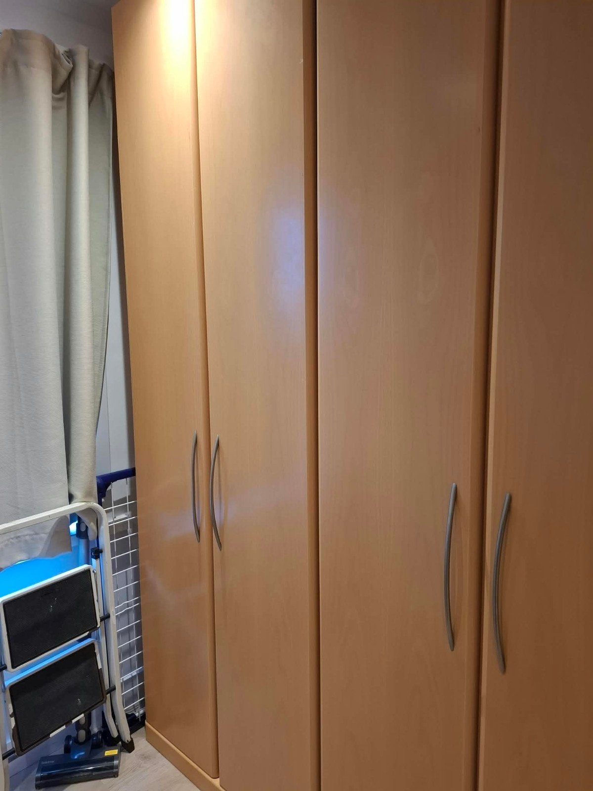 Grote kast, Ophalen, Zo goed als nieuw, Met plank(en)