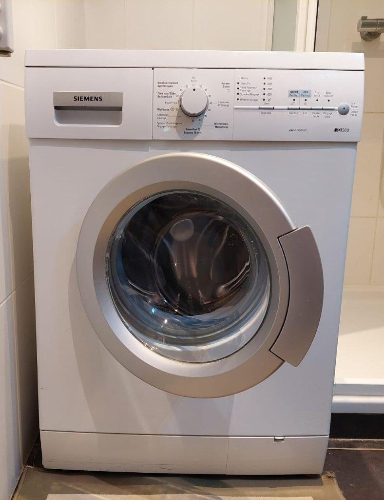 Machine à laver Siemens iQ1300, Electroménager, 1200 à 1600 tours, 4 à 6 kg, Programme lavage à la main, Chargeur frontal