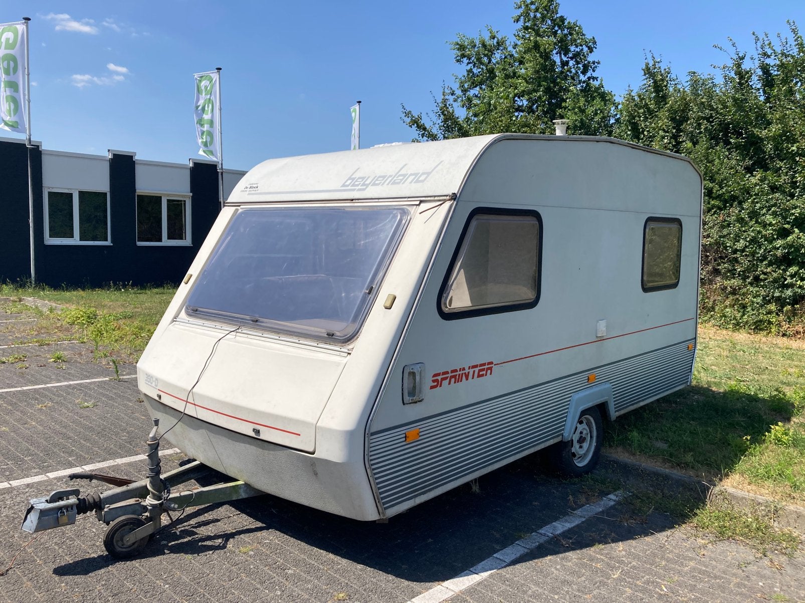 Caravan Beyerland D390 met sani en fietsendrager!!, Kachel, Standaardzit, Dwarsbed, Particulier