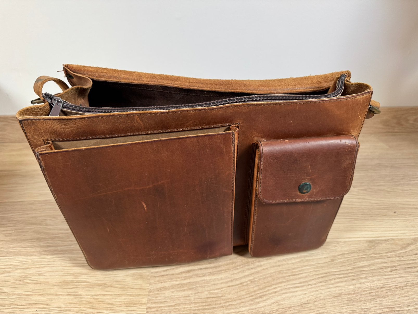 Lederen boekentas met schouderdraagriem, Bijoux, Sacs & Beauté, Sacs | Cartables, Enlèvement, Utilisé, Brun, Sac à bandoulière