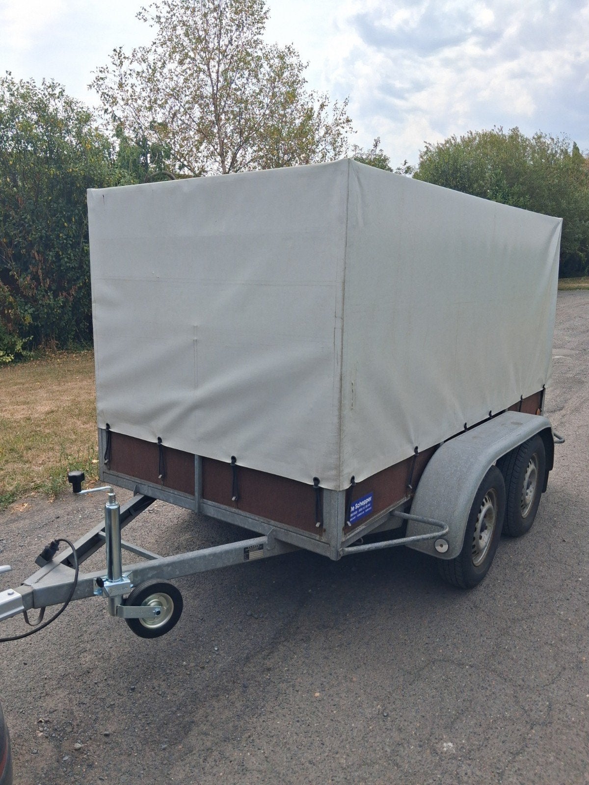 Remorque à double essieu de 750 kg fermée avec bache., Enlèvement