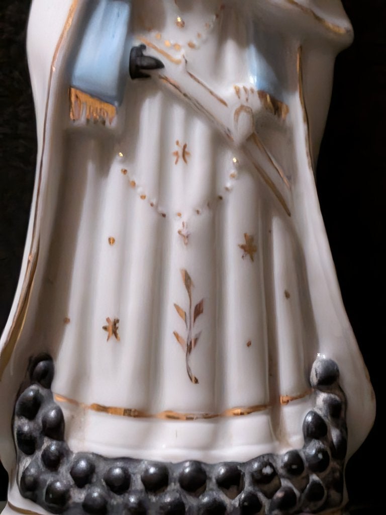 Porseleinen zwarte Madonna van Halle, Notre Dame de Hal, Antiek en Kunst, Minder dan 20 cm, Ophalen of Verzenden, Beschilderd