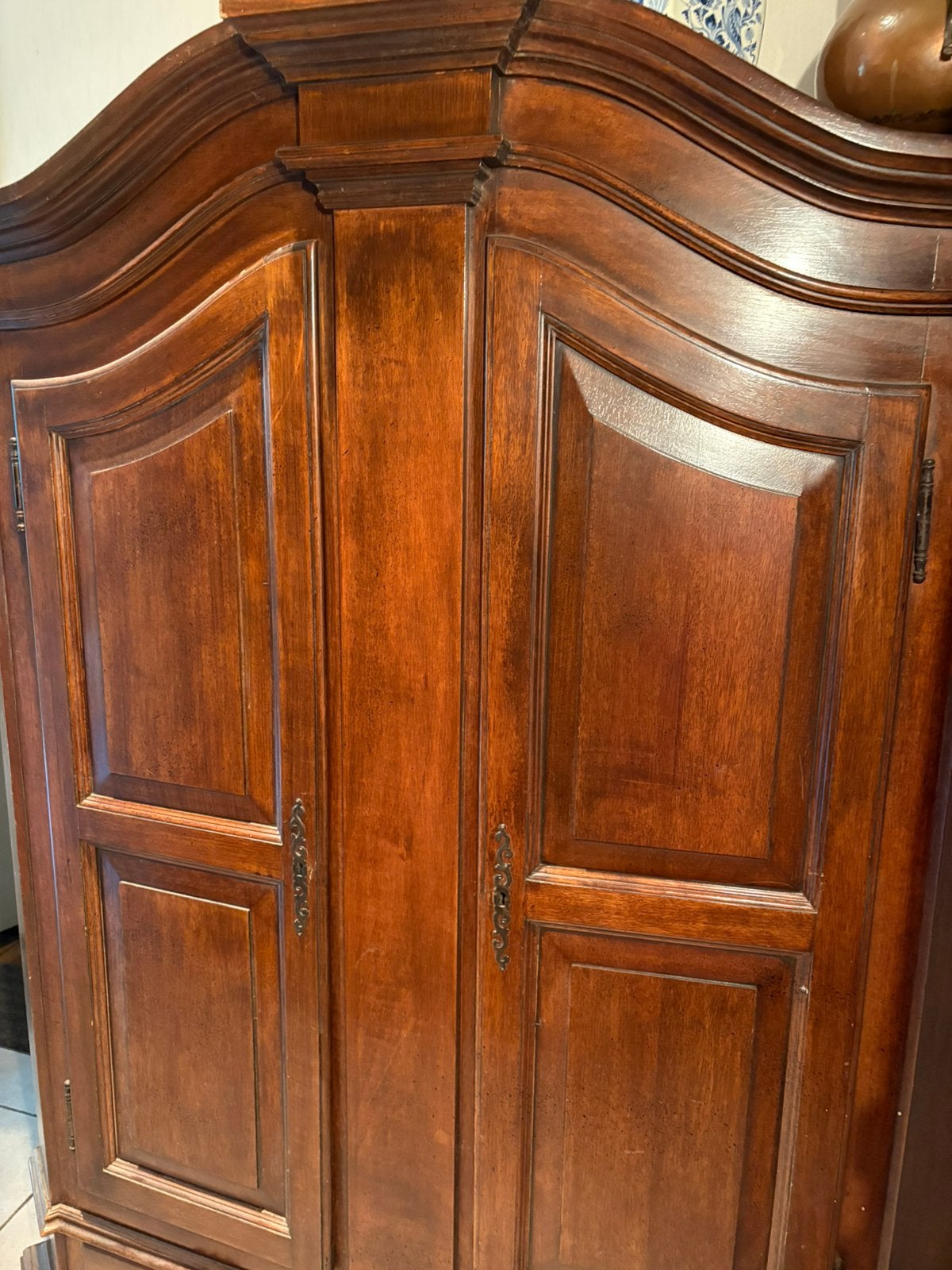 Grote kast in massief hout, Enlèvement