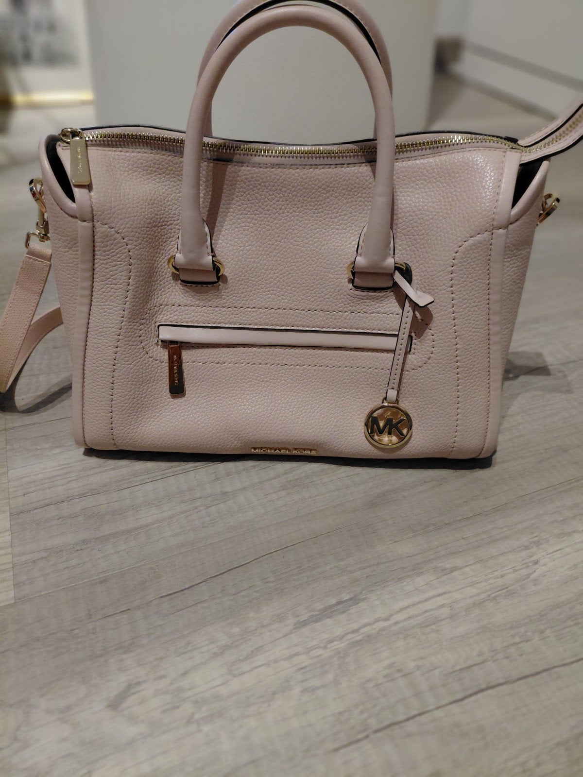Michael kors prachtige schoudertas oud roze, Handtassen en Accessoires, Tassen | Damestassen, Ophalen, Roze