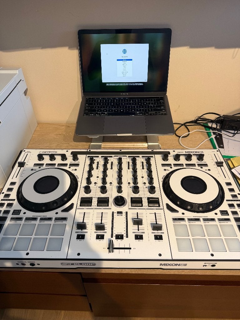 DJ Console met laptop Mac Book Pro, Muziek en Instrumenten, Ophalen, Zo goed als nieuw, Dj-set, Reloop