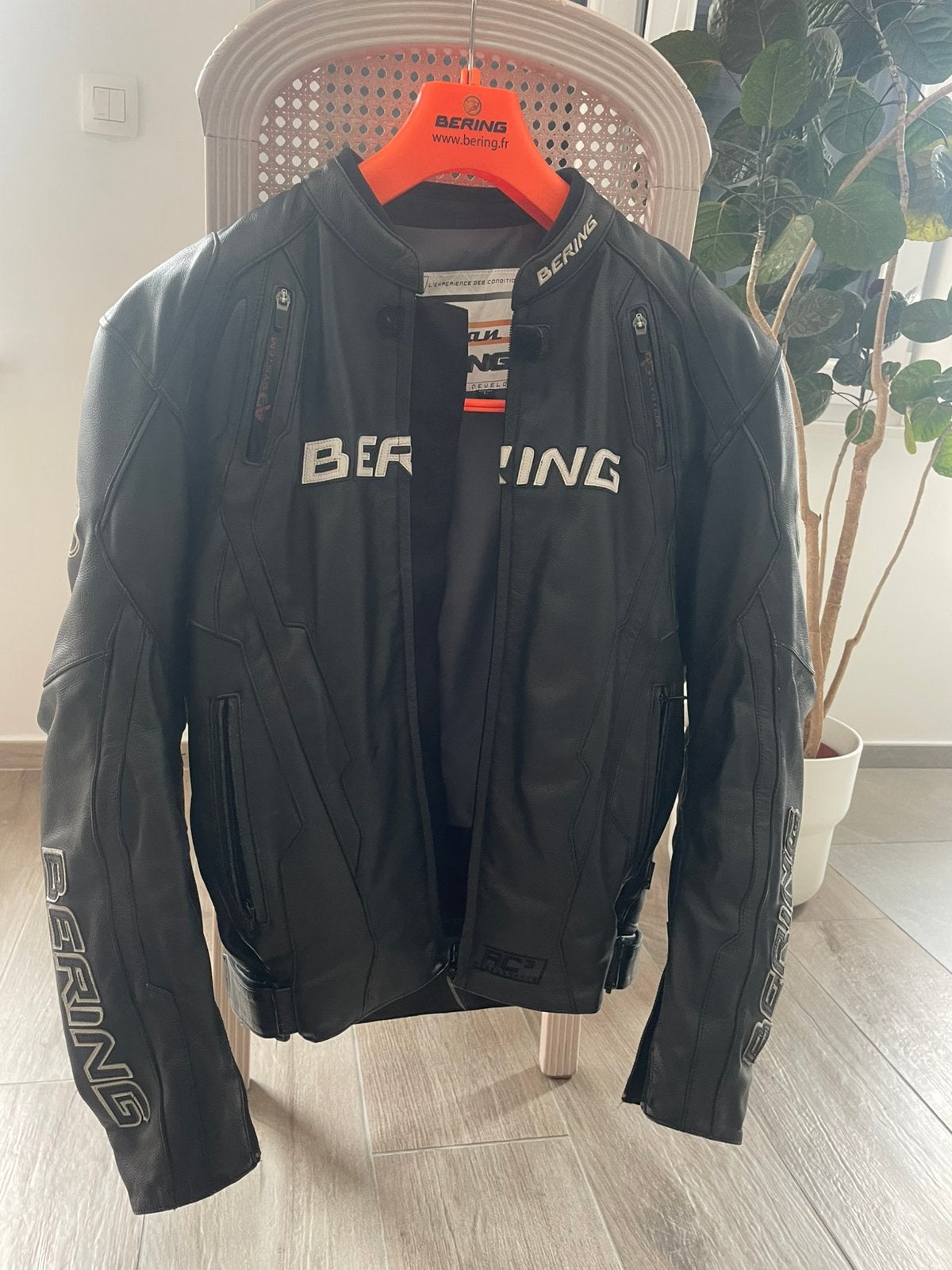 Bering leren motorjas TOPconditie — Maat L — 200€, Ophalen, Zo goed als nieuw