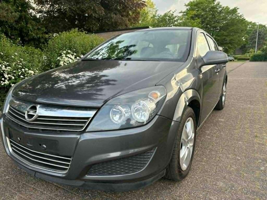 Opel Astra met 1.6 benzine gekeurd voor verkoop Euro5, Auto's, Voorwielaandrijving, Euro 5, Stof, Zwart