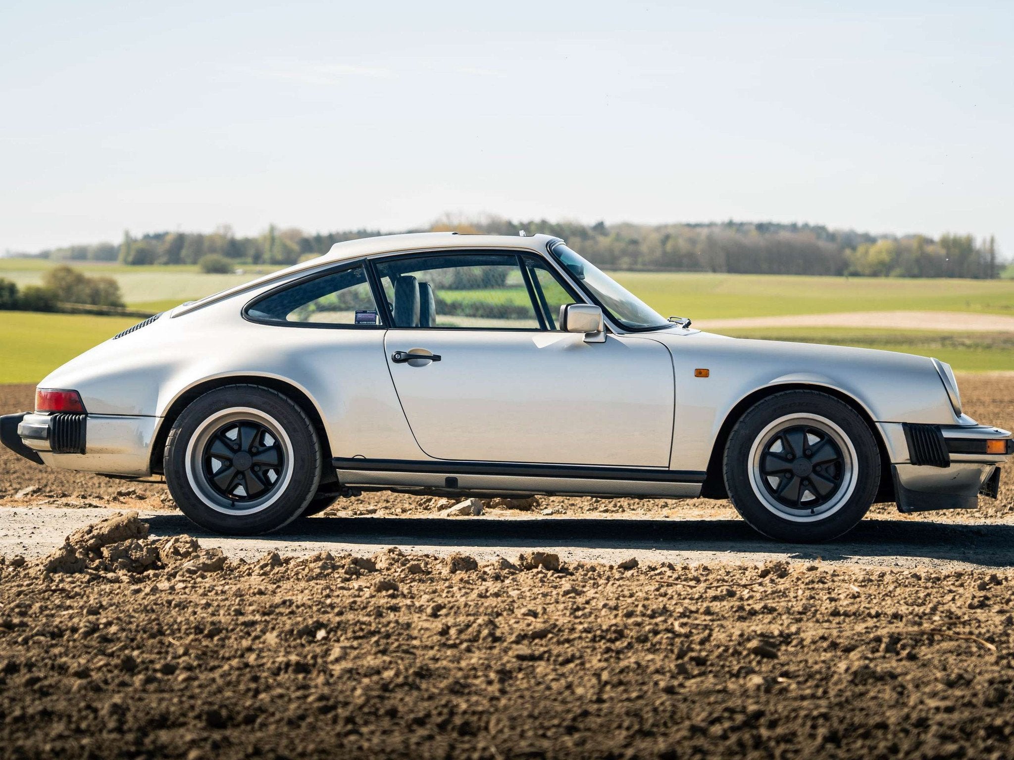 Porsche 911 3.0L SC - SUNROOF - 915 BOX - SAME OWNER FOR 22, Autos, Oldtimers & Ancêtres, Cuir, Argent ou Gris, Achat, Entreprise