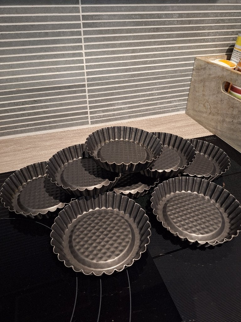 1 springvorm en 8 bakvormen - 4€ voor alle items, Hobby & Loisirs créatifs, Confection de Gâteaux & Cupcakes, Enlèvement, Comme neuf