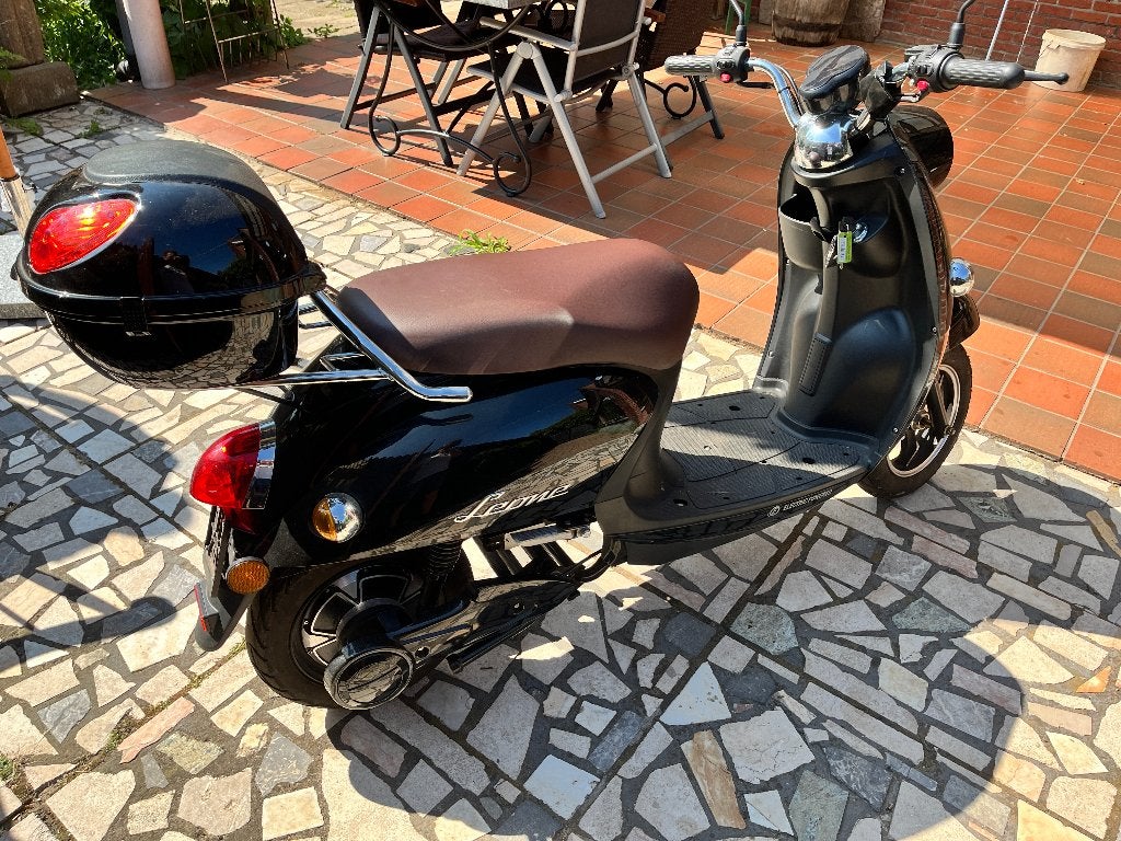 LEONE SCOOTER - Electrisch - Klasse B, Fietsen en Brommers, Scooters | Overige merken, Ophalen, Leone, Elektrisch, Klasse B (45 km/u)