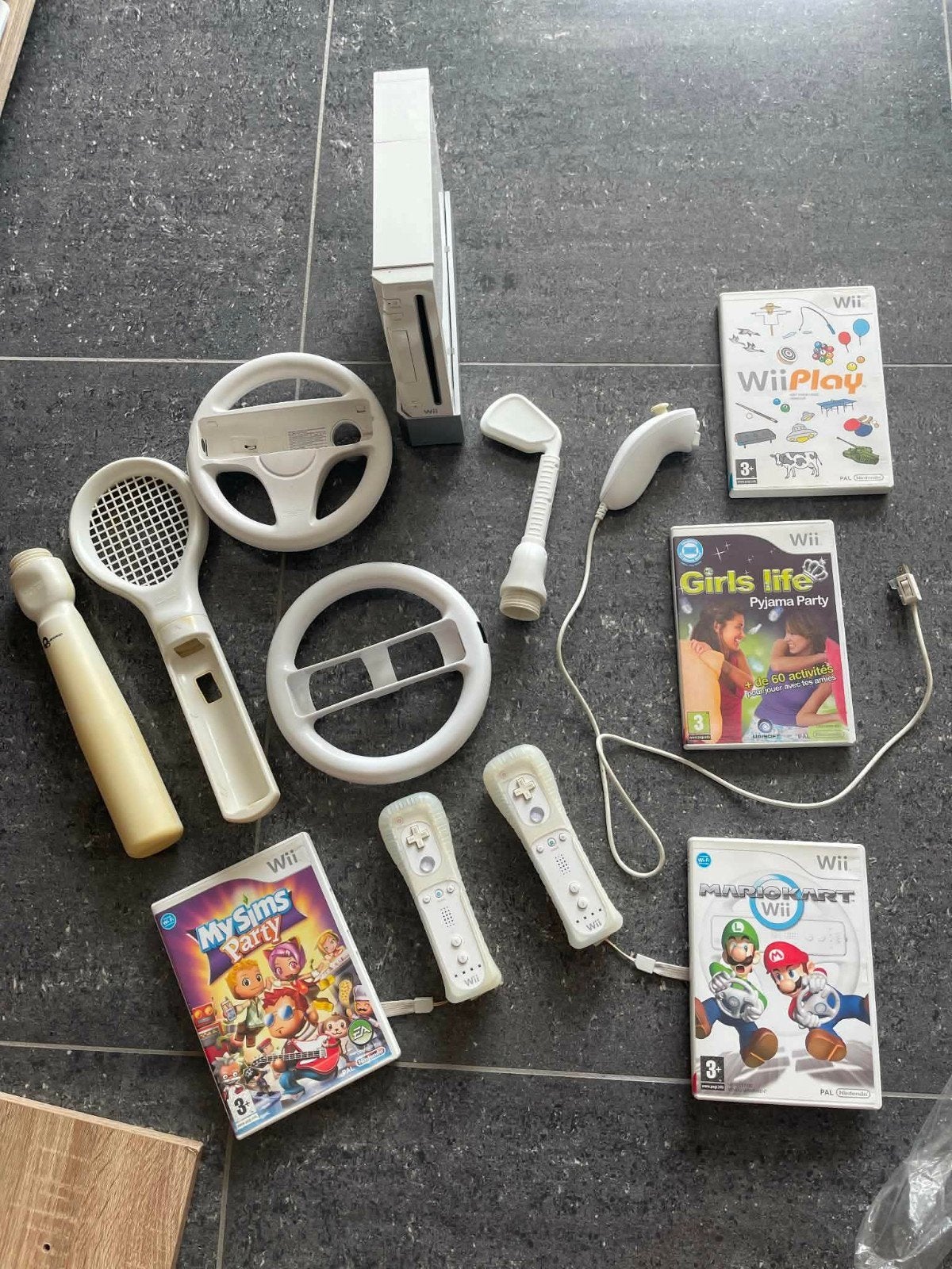 deux consoles de jeux, Consoles de jeu & Jeux vidéo, Enlèvement