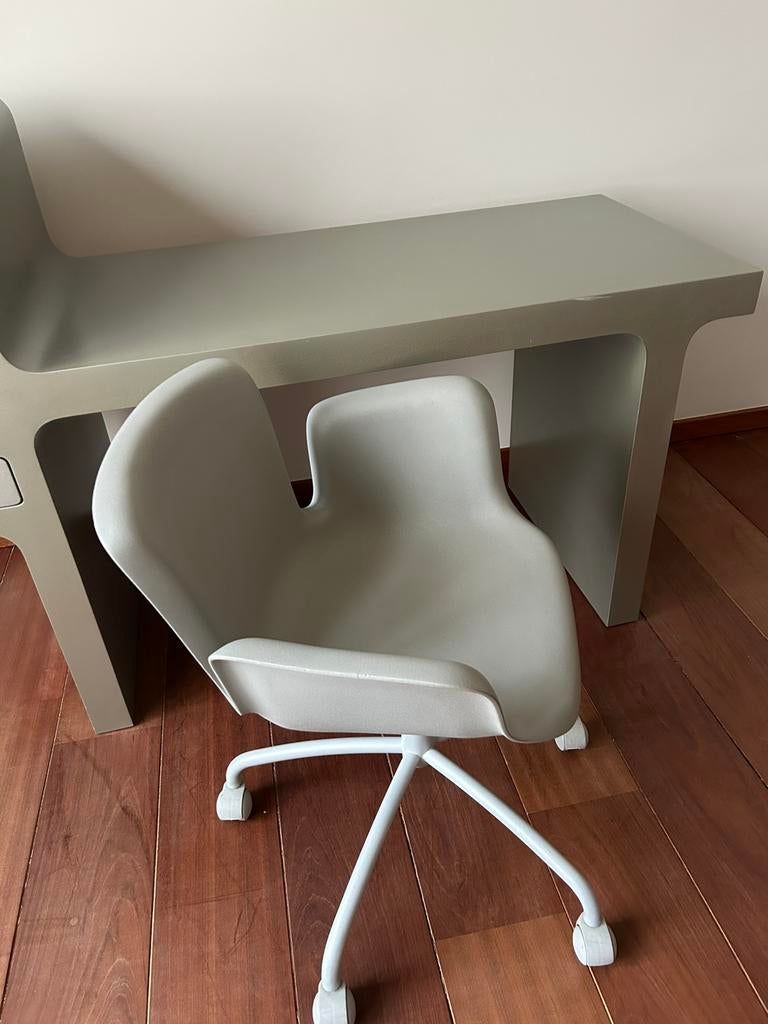 Chaise de bureau design à roulettes, Enlèvement, Comme neuf, Gris, Chaise de bureau