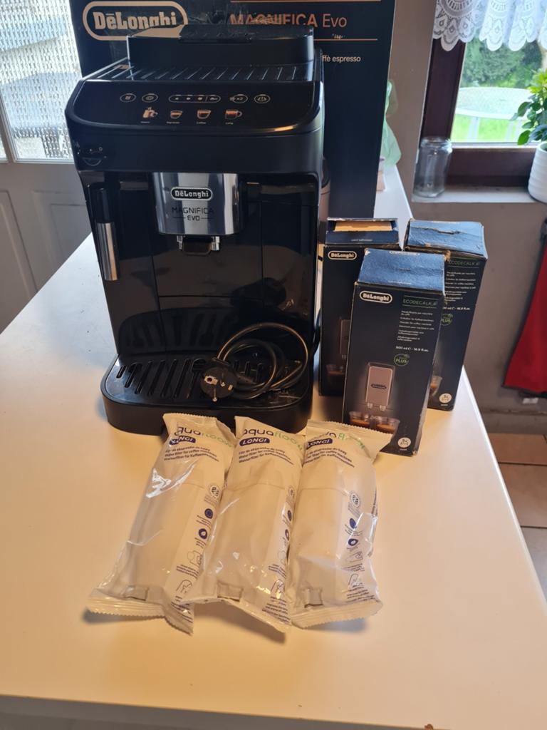 Machine à café delonghi, Electroménager, Cafetières, Machine à espresso, Café en grains, 2 à 4 tasses, Comme neuf
