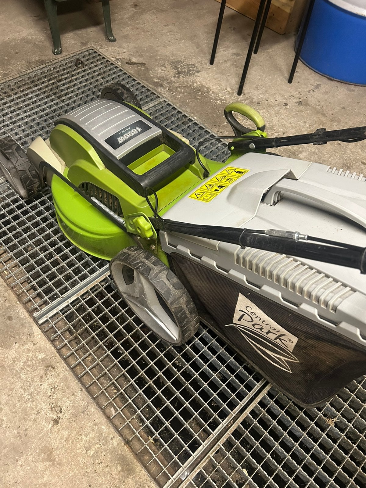 Elektrisch grasmaaier 1800watt zelftrekker, Ophalen, Zo goed als nieuw