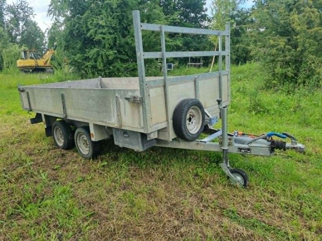 geremde aanhangwagen met papieren, Enlèvement