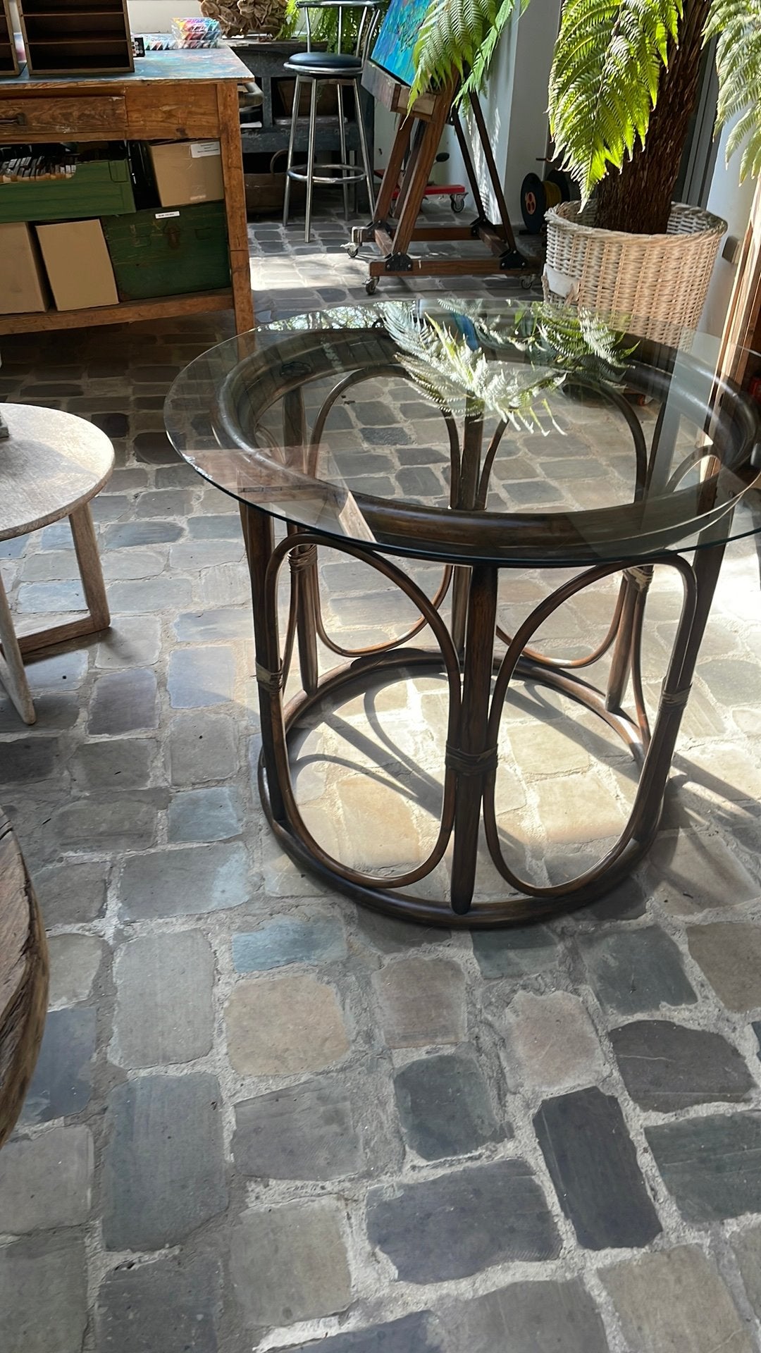 Table vintage rotin,  verre 90,5 (quelques éclats), Enlèvement, Utilisé, 75 cm ou plus, Autres matériaux