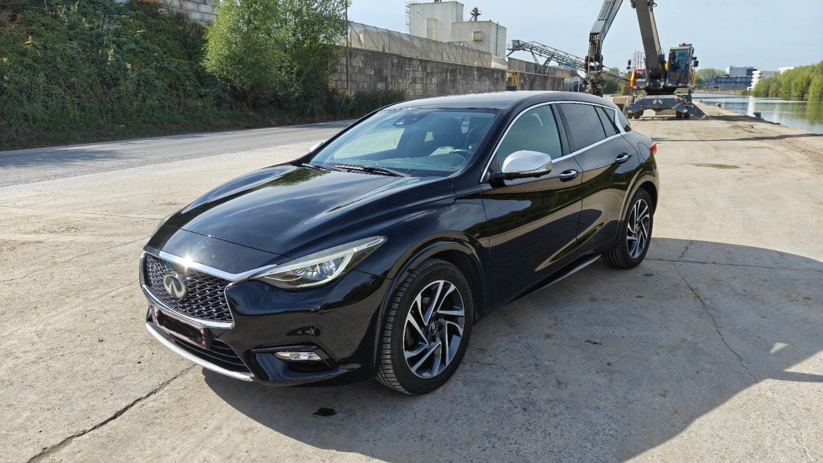 Infiniti Q30 1.6 Benzine – 2016r, Auto's, Voorwielaandrijving, 4 cilinders, Sound system, 1600 cc