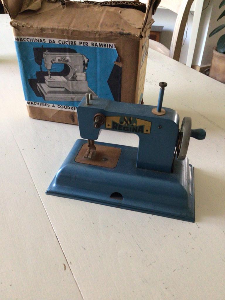 Kindernaaimachine Regina in originele doos, Antiek en Kunst, Ophalen of Verzenden