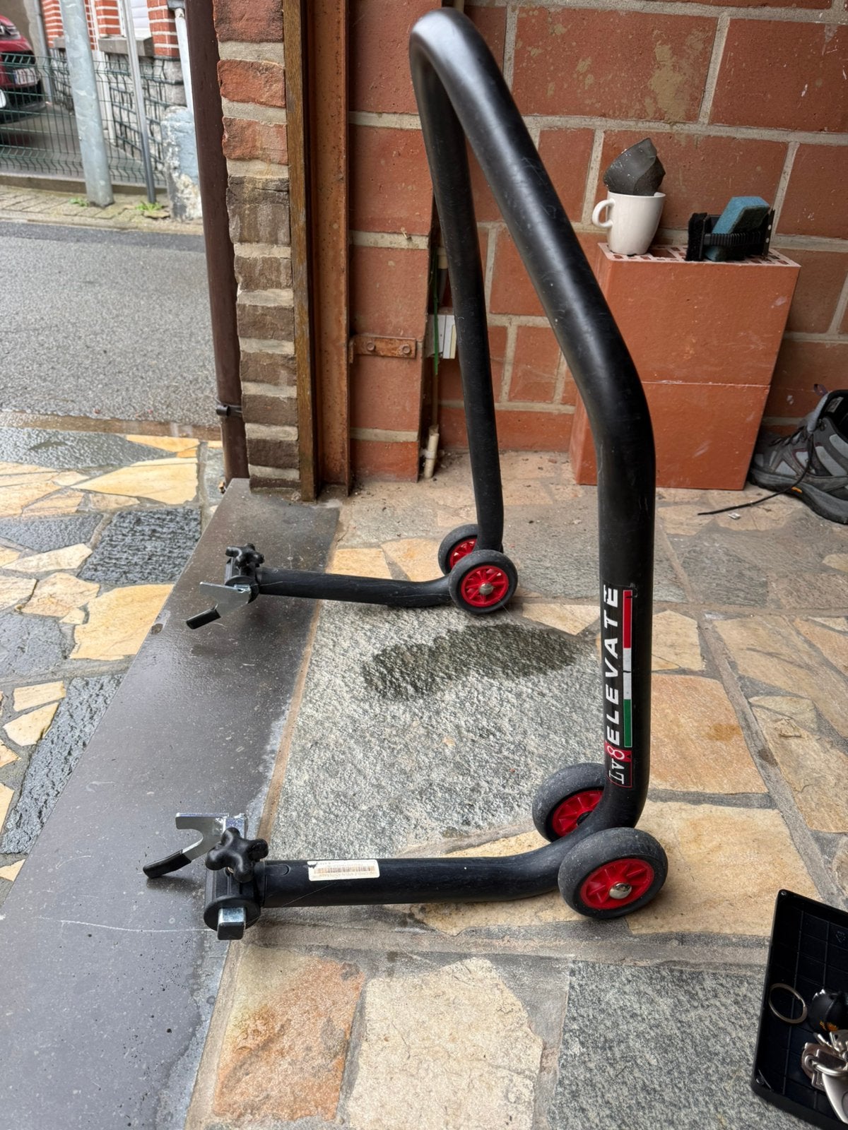Paddockstand LV8 Elevate, Ophalen