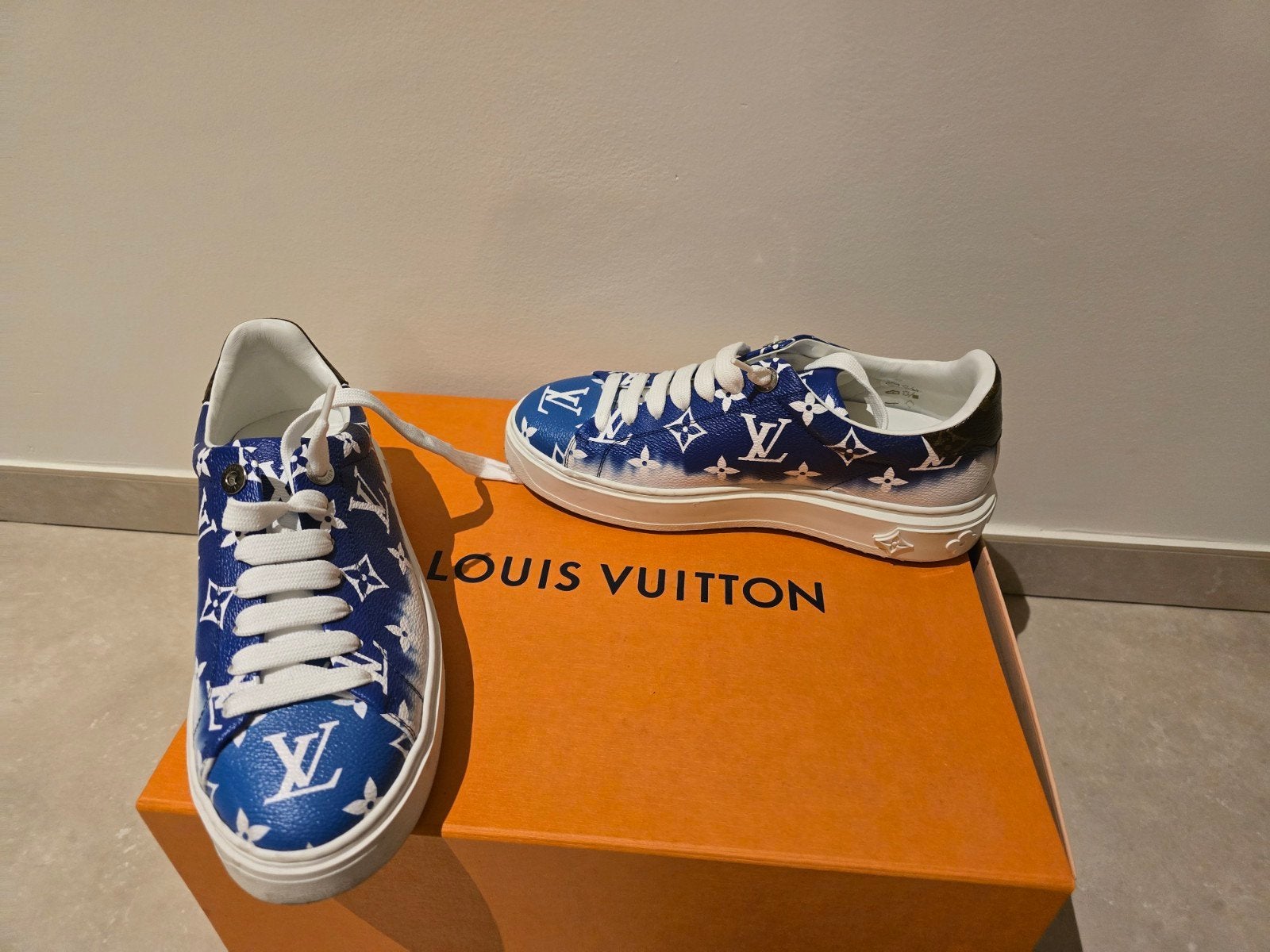 Basket Louis Vuitton pointure 37, Enlèvement