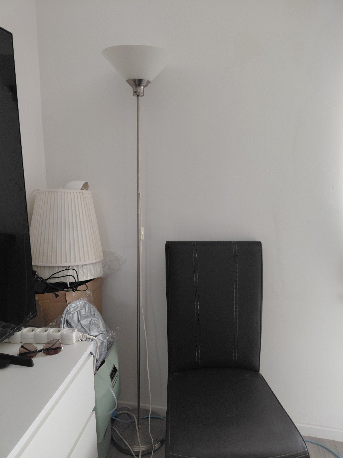 lampe ikea, Enlèvement
