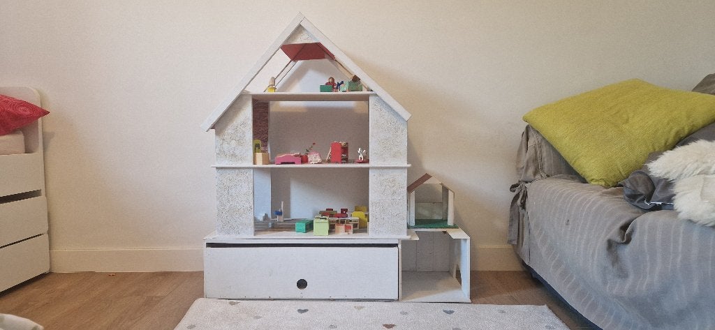 Groot poppenhuis met attributen en lade, Kinderen en Baby's, Speelgoed | Poppenhuizen, Ophalen, Gebruikt, Poppenhuis