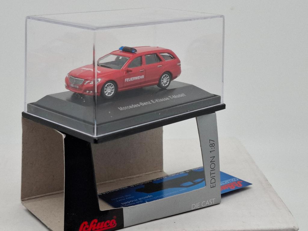 Mercedes Benz E Class T Model brandweer - Schuco 1/87, Verzenden, Zo goed als nieuw, Auto, Schuco