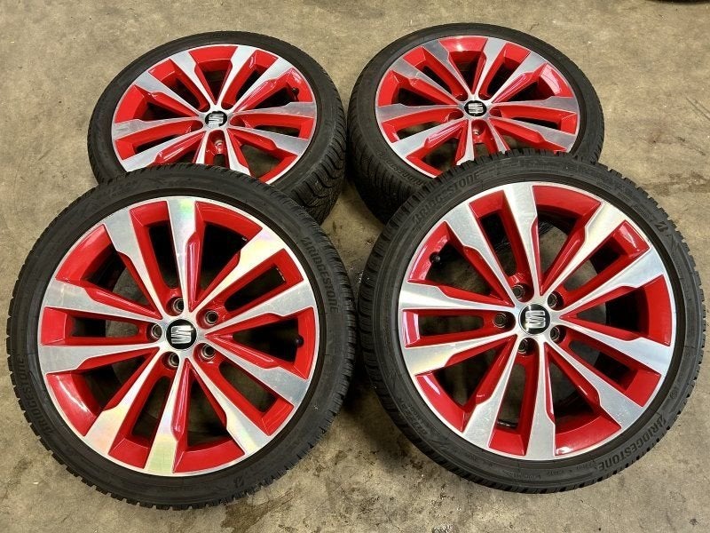 17 inch originele velgen + winterbanden Seat Ibiza 6P0601025, Auto-onderdelen, -, -, Banden en Velgen, 17 inch