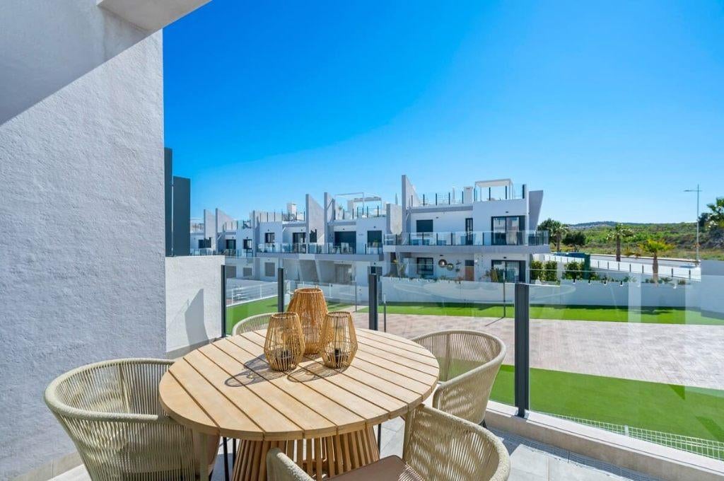Moderne bovenwoning in San Miguel de Salinas, 145 m², Dorp, Spanje, 2 kamers