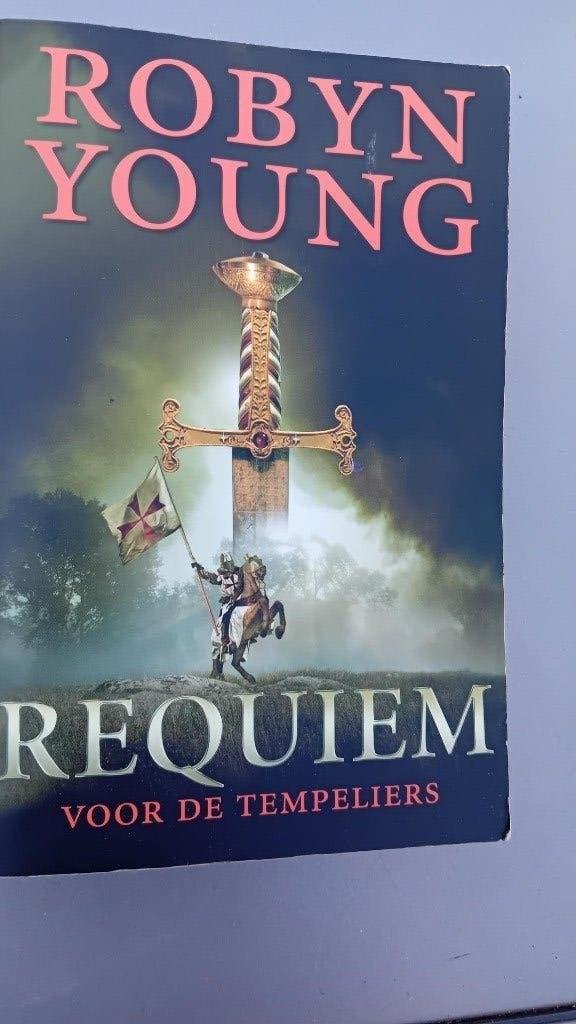 Robyn Young: Requiem, Ophalen of Verzenden, Gelezen, Robyn Young
