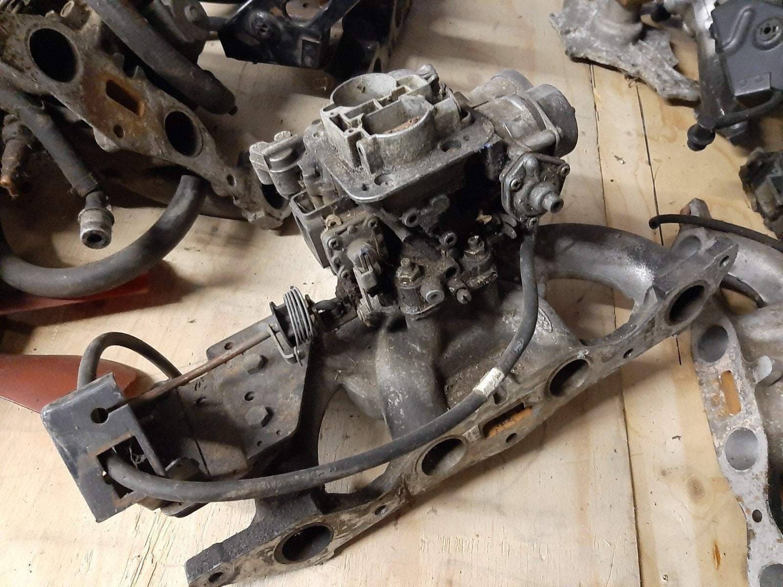 Oude Ford carburateur incl inlaatspruitstuk, Auto-onderdelen, Ophalen of Verzenden, Gebruikt, Ford