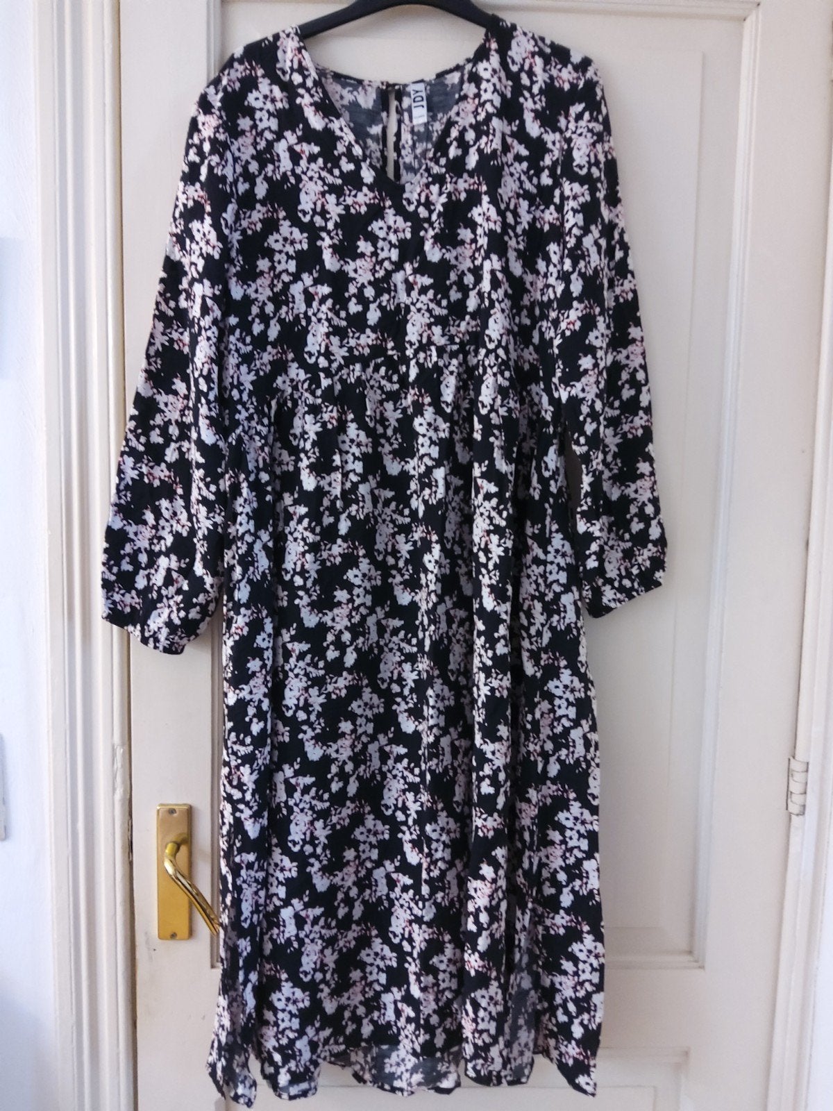 Couleurs de la robe JDY : noir, blanc et rouge, Vêtements | Femmes, Neuf, Enlèvement ou Envoi, Robe, Multicolore