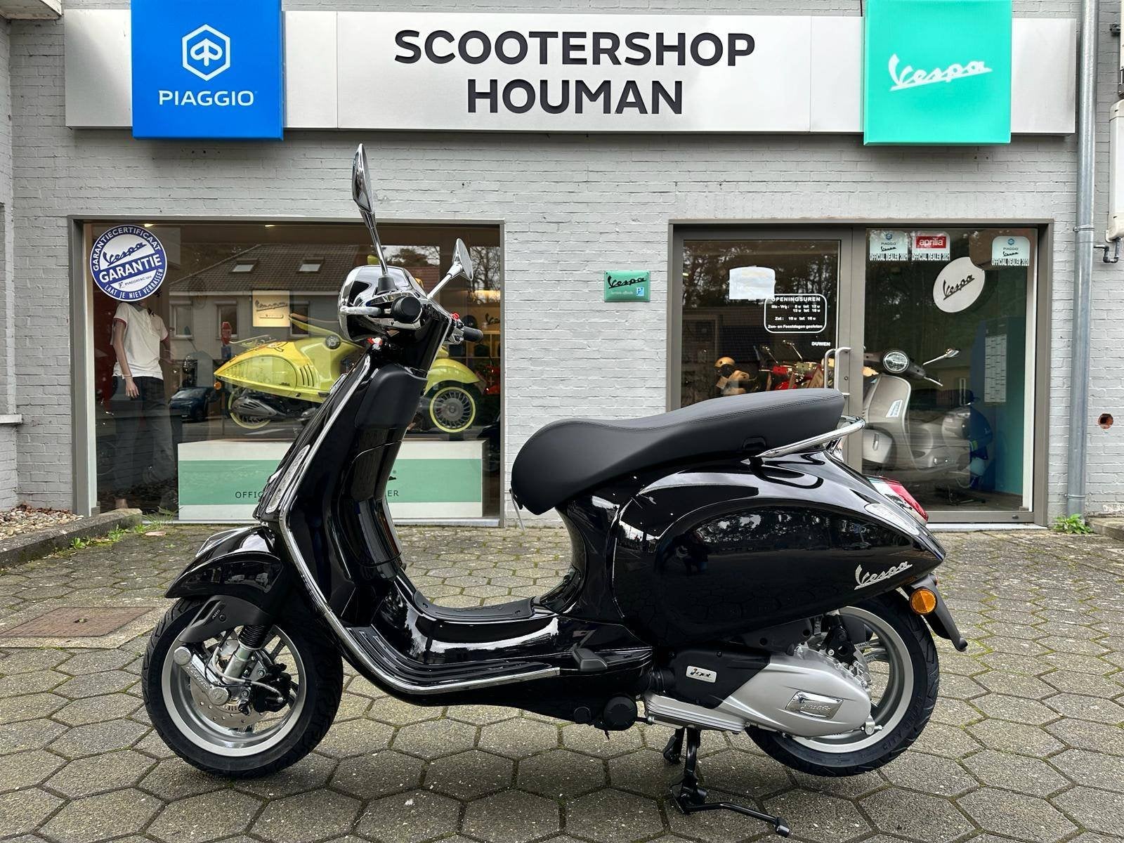 Vespa Primavera 125cc NERO CONVINTO (nr.43), Fietsen en Brommers, Overige modellen, Nieuw, 125 cc, Benzine